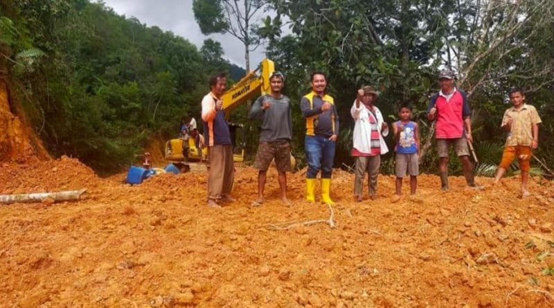 Pemkab Humbahas Buka Jalan ke Banuarea Pakkat