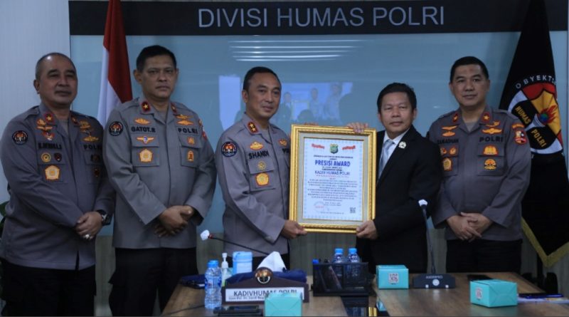 Divhumas Polri Raih Presisi Award Strategi Komunikasi Publik