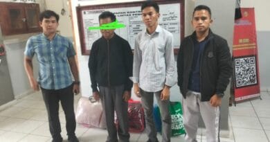 Tersangka JT saat akan diserahkan Petugas Polres Humbahas Ke Rutan Kelas II B Humbahas (dok: EditorPublik.com)