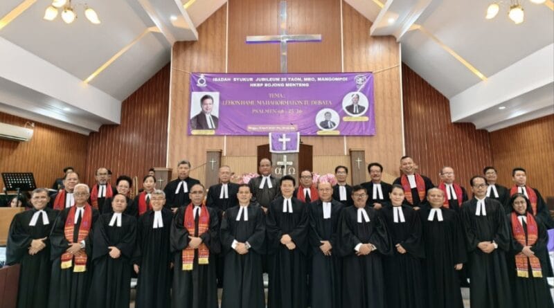 Foto bersama Ephorus HKBP