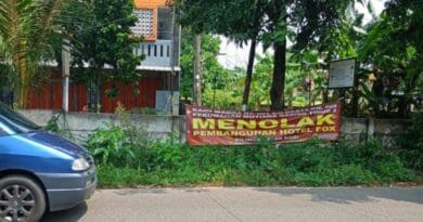 Spanduk Penolakan Pembangunan Hotel Fox