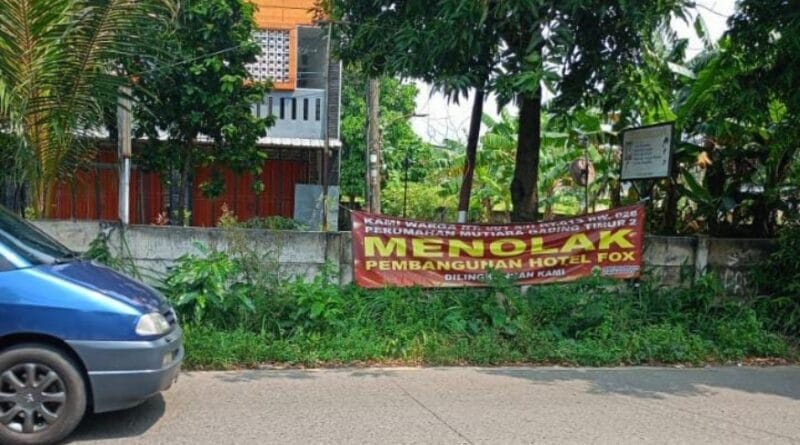 Spanduk Penolakan Pembangunan Hotel Fox