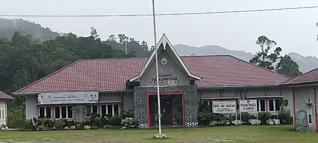 Kantor Camat Tarabintang Kabupaten Humbahas