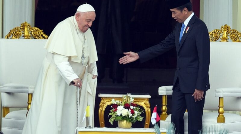 Presiden RI Joko Widodo, saat menerima kunjungan resmi Kenegaraan Paus Fransiskus, di Istana Merdeka, Jakarta, Rabu (04/09/2024) pagi. (Foto: Humas Setkab/Rahmat).