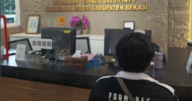 Formabes, saat mendatangi Kejaksaan Negeri (Kejari) Kabupaten Bekasi untuk menyerahkan tambahan bukti terkait dugaan korupsi di Disperkimtan (dok. EditorPublik.com)