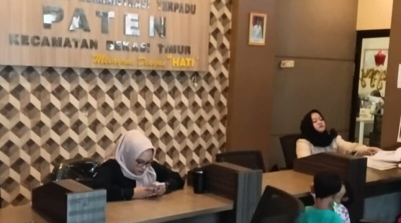 Pelayanan administrasi kependudukan di Kantor Kecamatan Bekasi Timur