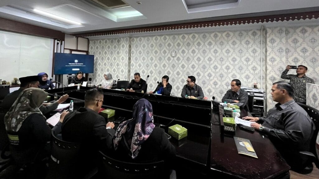 Komisi II DPRD Kota Bekasi Gelar Rapat Evaluasi Komisi II DPRD Kota Bekasi Evaluasi Kinerja Disperkimtan Tahun 2025