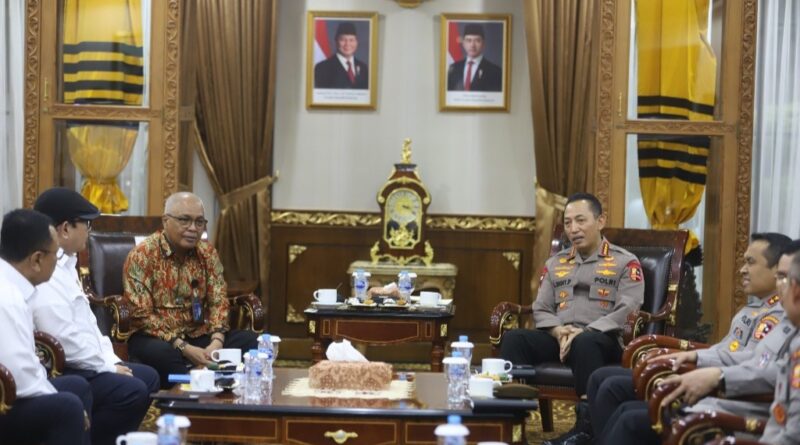 Kapolri menerima audiensi Pengurus Persatuan Wartawan Indonesia (PWI) Pusat di Mabes Polri, Jalan Trunojoyo, Jakarta, Senin (27/10/2025)