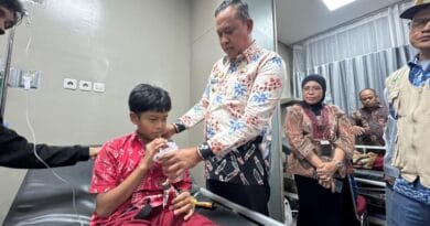 siswa SDN Kota Baru III, Bekasi Barat, dilarikan ke Instalasi Gawat Darurat (IGD) RS Ananda Bekasi pada Kamis (2/10/2025). Mereka mengalami keluhan kesehatan usai mengonsumsi Makanan Bergizi Gratis (MBG)