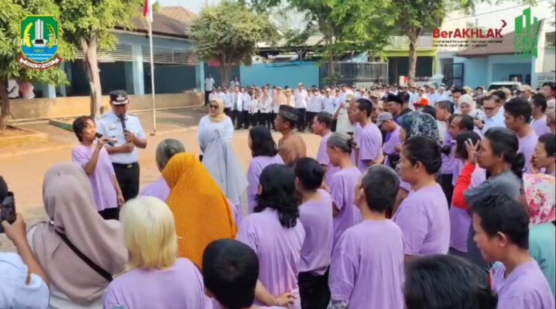 Kunjungan Wali Kota Bekasi, Dr Tri Adhianto ke Yayasan Galuh