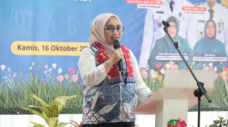 Wiwiek Hargono Apresias Lomba Kreasi PKK