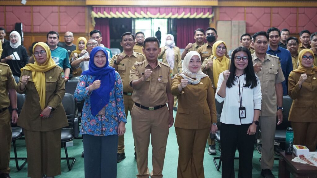 Kadis Kominfostandi Kota Bekasi Nadih Arifin, memaparkan laporan kegiatan serta pengelolaan pengaduan melalui sistem SP4N-LAPOR