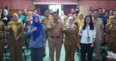 Kadis Kominfostandi Kota Bekasi Nadih Arifin, memaparkan laporan kegiatan serta pengelolaan pengaduan melalui sistem SP4N-LAPOR