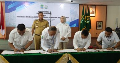 Penandatanganan nota kesepahaman (MoU) tersebut dilakukan oleh para pimpinan BUMD bersama Kepala Kejari Bekasi, Sulvia Triana Hapsari.