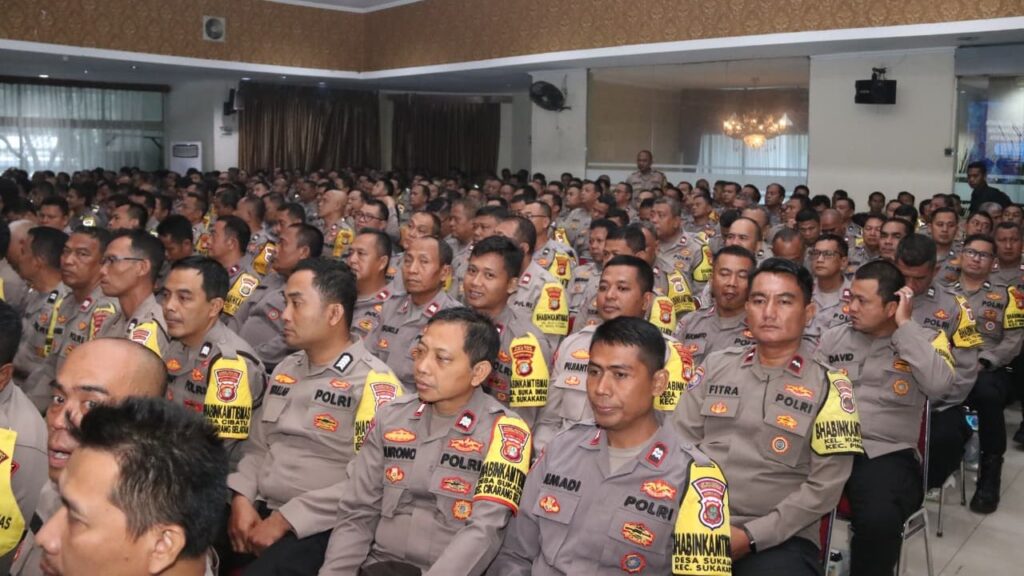 pengarahan Kapolda Metro Jaya kepada 907 personel Bhabinkamtibmas, dengan tema “Jaga Jakarta, Kita Ciptakan Rasa Aman dan Nyaman di Lingkungan Kita” di Balai Pertemuan Polda Metro Jaya (BPMJ), Rabu (29/10/2025)
