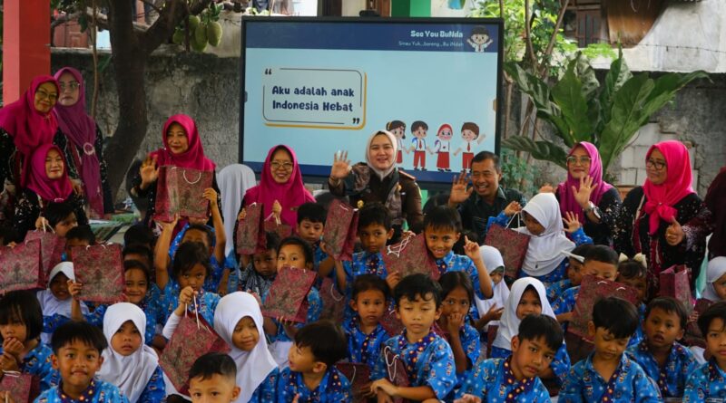 Uji Coba Interactive Flat Panel di Kota Bekasi