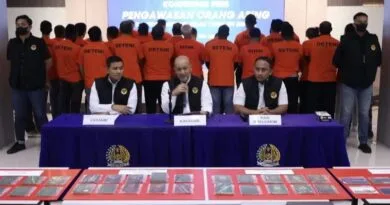 Kanim Kelas I Non TPI Bekasi Menyampaikan Keterangan Pers, Selasa (20/5/2025)