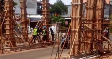 Gapura senilai Rp 877 juta