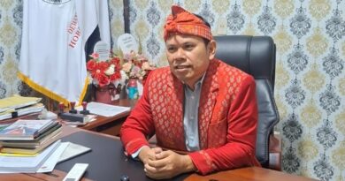 Ketua Umum Horas Bangso Batak (HBB), Lamsiang Sitompul, S.H.M.H