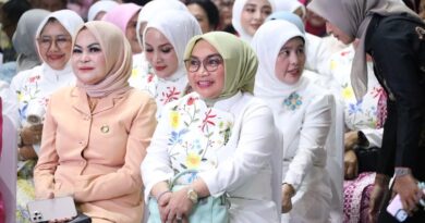 Ketua Tim Penggerak PKK Kota Bekasi, Wiwiek Hargono,