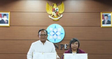 Ketua Dewan Pers, Komaruddin Hidayat dan Ketua Komnas HAM, Anis Hidayah