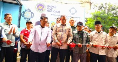 Wali Kota Bekasi Keluarkan Surat Edaran Wajibkan SPPG Memiliki IPAL Wali Kota Bekasi, Tri Adhianto saat meresmikan SPPG di Rawalumbu