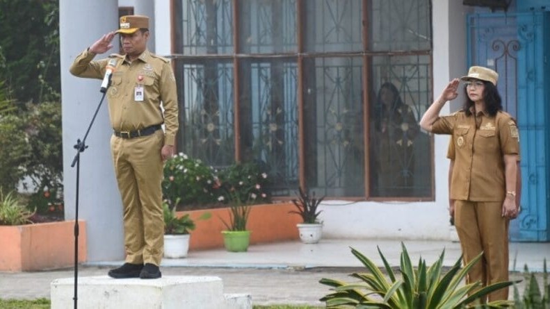 Bupati Humbahas, Oloan Paniaran Nababan dan Wakil Bupati Junita Rebeka Marbun