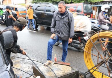 Tri Adhianto Hentikan penggalian kabel optik