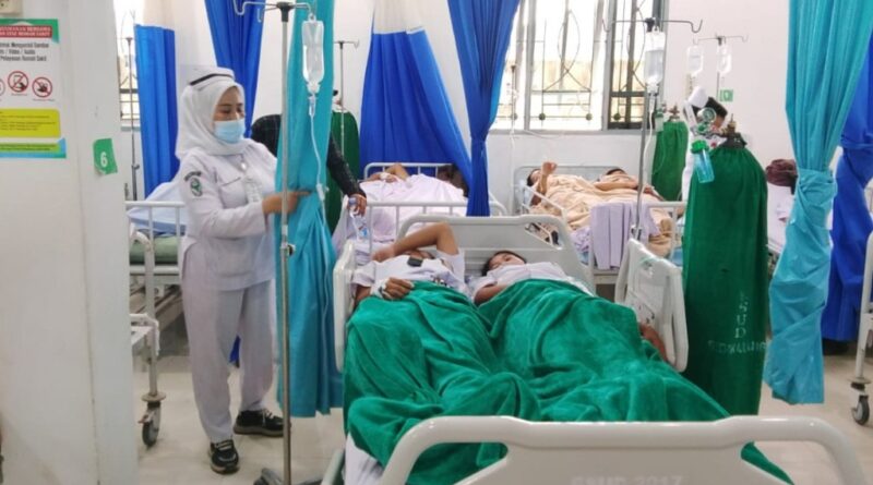 Siswa SMK HKBP dirawat di RSUD Sidikalang, diduga keracunan MBG, Selasa (10/2/2026) [DAIRI.WAHANANEWS.CO / ist]