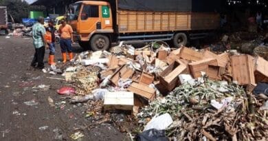 Sampah Menggunung di Pasar Induk Kramat Jati, Dikeluhkan Pedagang dan Warga