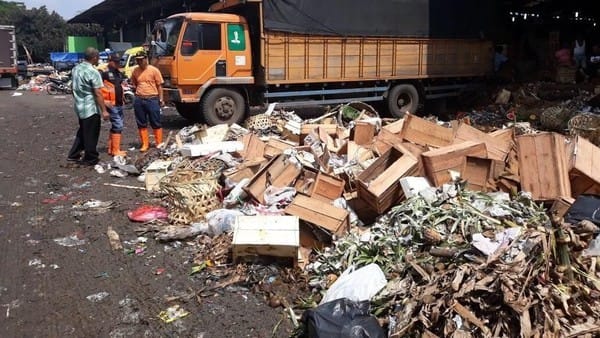 Sampah Menggunung di Pasar Induk Kramat Jati, Dikeluhkan Pedagang dan Warga