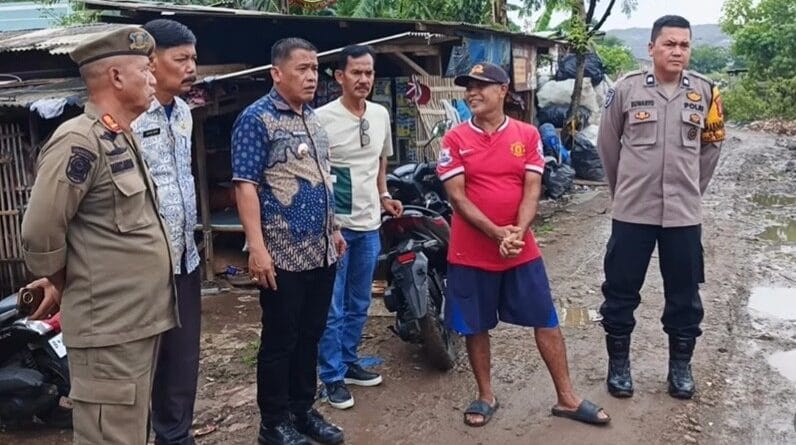Lurah Cikiwul Tertibkan Sampah Liar di Wilayahnya