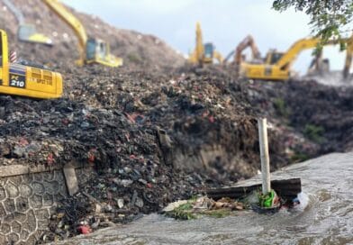 Longsor TPST Bantargebang Kembali Makan Korban, Truk dan Pekerja Tertimbun Gunungan Sampah