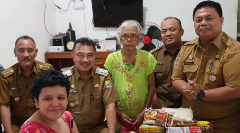 Wakil Wali Kota Bekasi Harris Bobihoe Tinjau Penerima Bansos di Mustikajaya