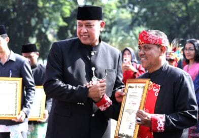 Hari Jadi ke-29 Kota Bekasi, Wali Kota Beri Penghargaan untuk Pelaku Seni dan Budaya