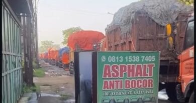 Antrean Truk Sampah Mengular di Narogong, Warga Keluhkan Bau dan Air Lindi