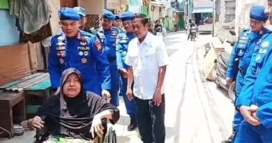 Ditpolairud Polda Metro Jaya Salurkan Kursi Roda untuk Warga Penderita Stroke