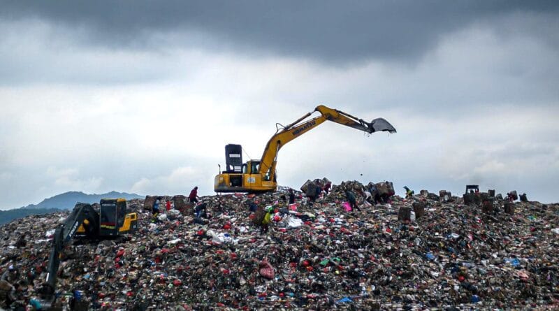 KLH Perintahkan Seluruh Bupati dan Wali Kota Hentikan Open Dumping