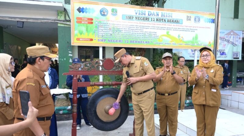 LP2KP Soroti Penggunaan Materai Saat Daftar Ulang di SMAN 12 Kota Bekasi