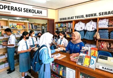 Koperasi Sekolah Jangan Jadi “Tameng” Penjualan Buku, Seragam dan Atribut