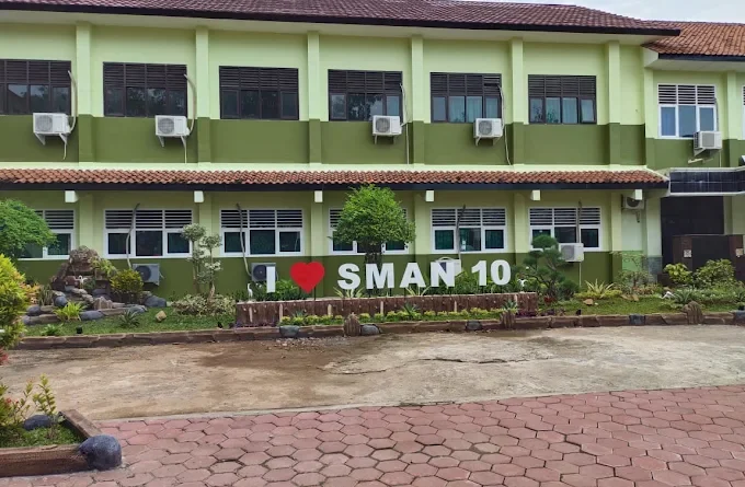 IEMC: SMAN 10 Kota Bekasi Diduga Bisnis Seragam Sekolah